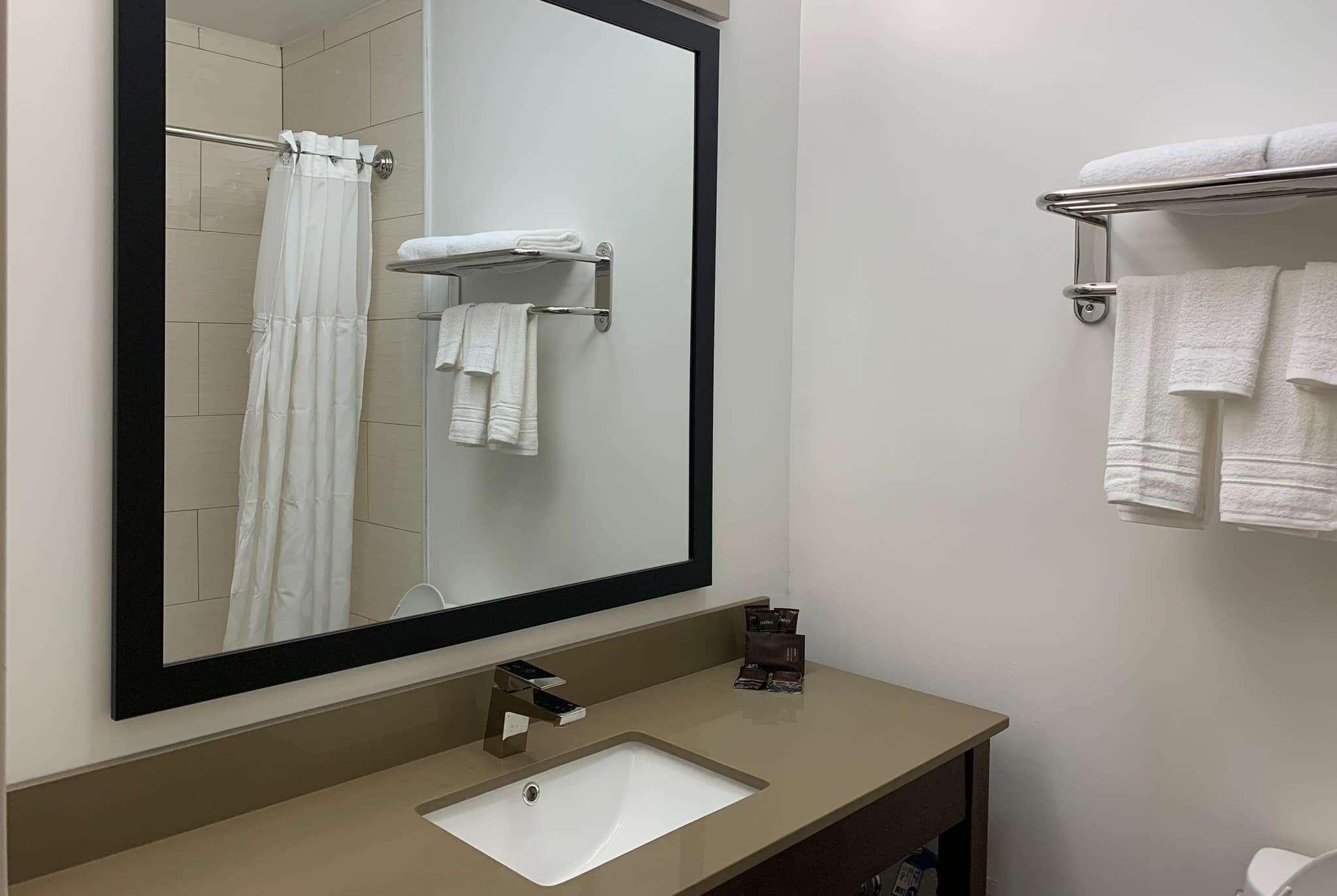 Hotel Wingate By Wyndham Jfk Airport, Far Rockaway Ny New York Exterior foto